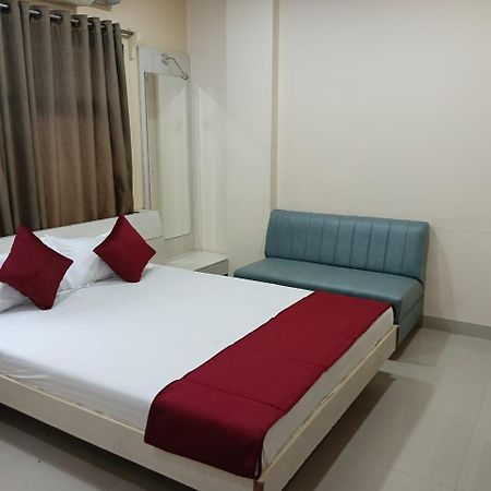 Hotel Tirupati Palace Indore Esterno foto