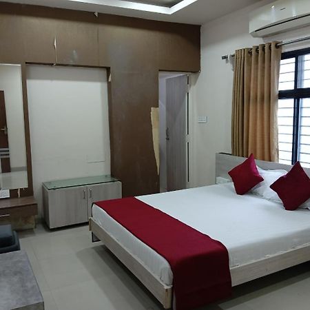 Hotel Tirupati Palace Indore Esterno foto