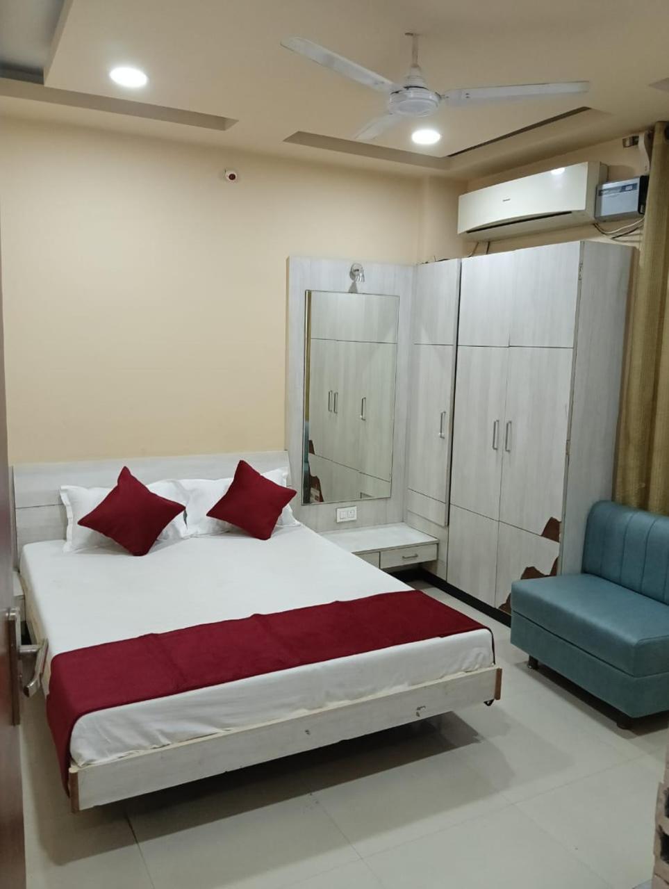 Hotel Tirupati Palace Indore Esterno foto