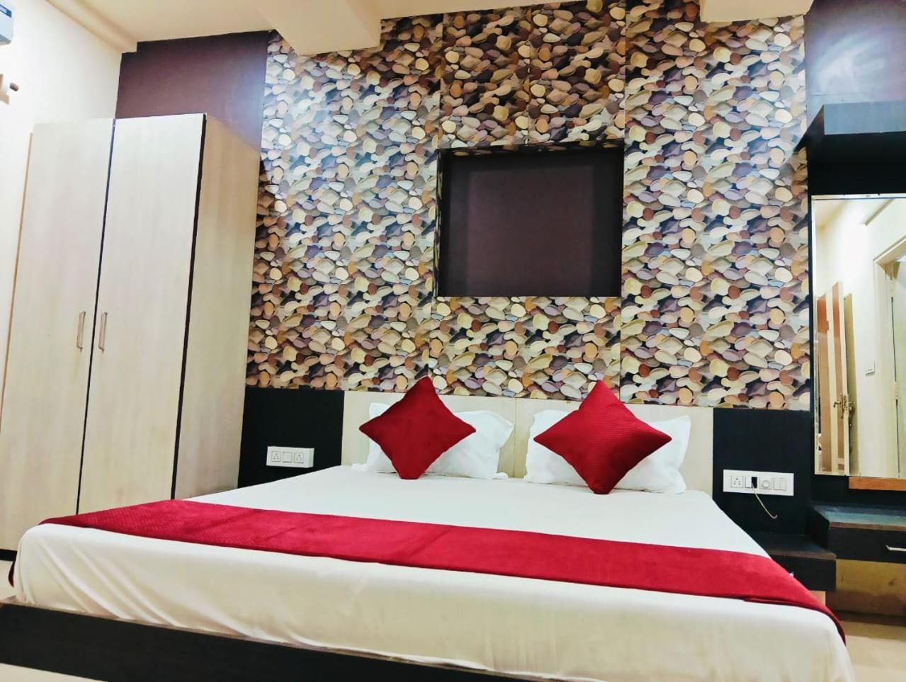 Hotel Tirupati Palace Indore Esterno foto