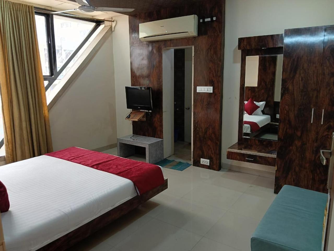 Hotel Tirupati Palace Indore Esterno foto