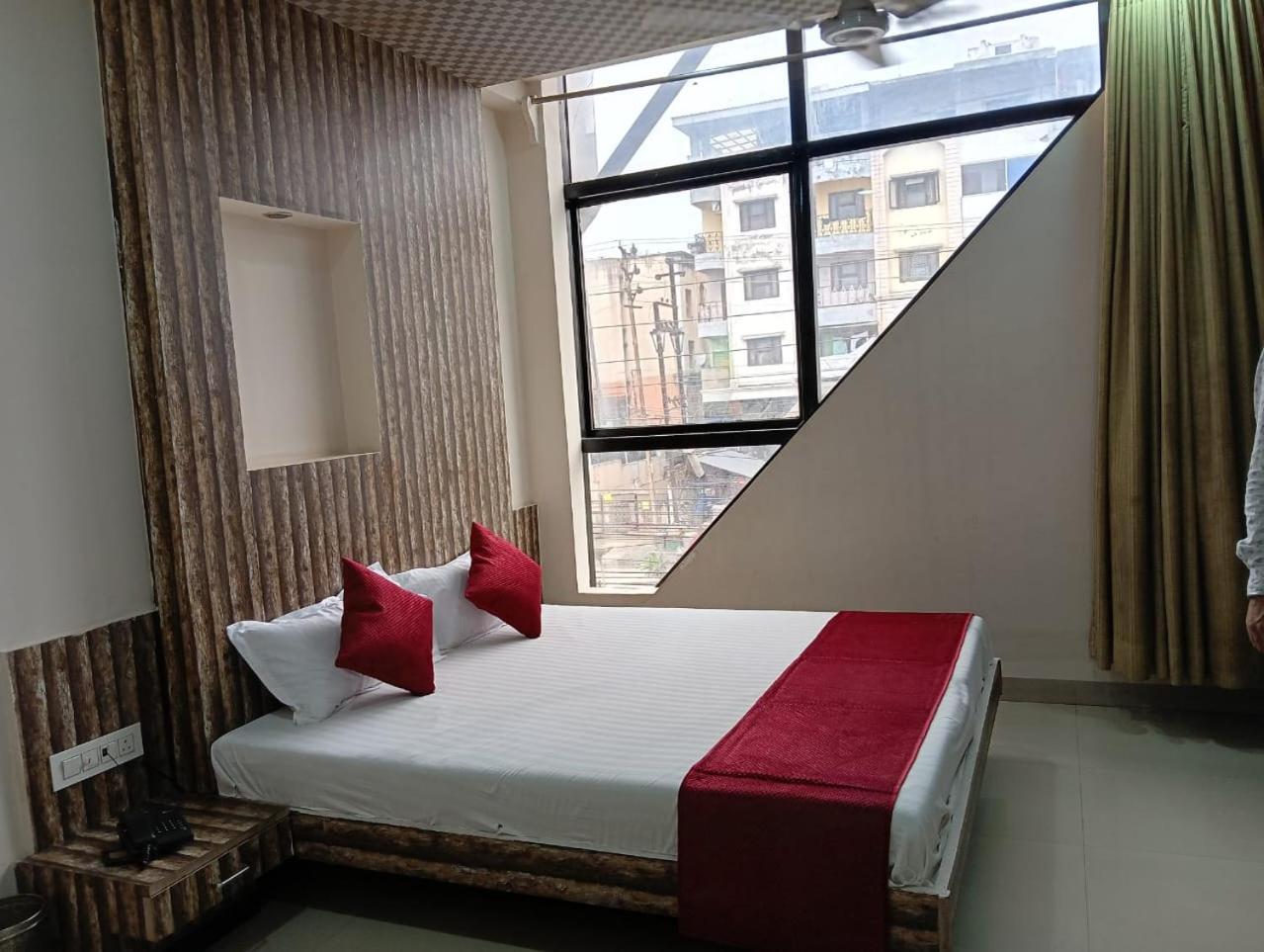 Hotel Tirupati Palace Indore Esterno foto